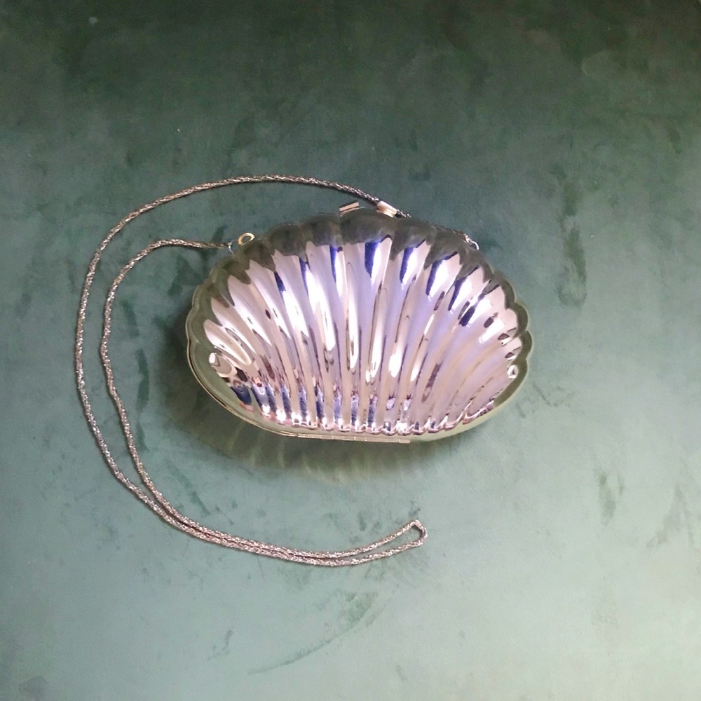 Vintage gold sea shell purse
